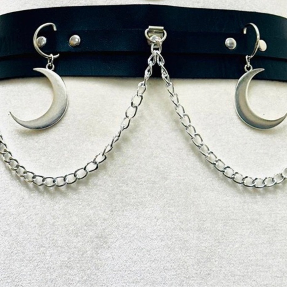Black faux Leather Crescent Moon Chain Belt